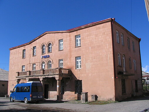 Børnehuset i Vardenis. Et gammelt Russisk hotel.